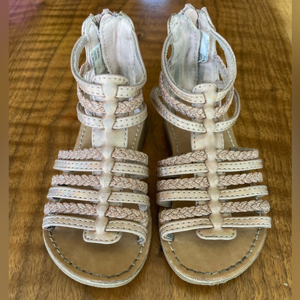 Harper Canyon
Gladiator breaded Sandal, Rose gold.